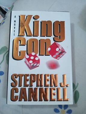 𝘒𝘪𝘯𝘨 𝘊𝘰𝘯 𝘈 𝘕𝘰𝘷𝘦𝘭 By:StephenJ.Cannell 𝘍𝘪𝘳𝘴𝘵 𝘌𝘥𝘪𝘵𝘪𝘰𝘯